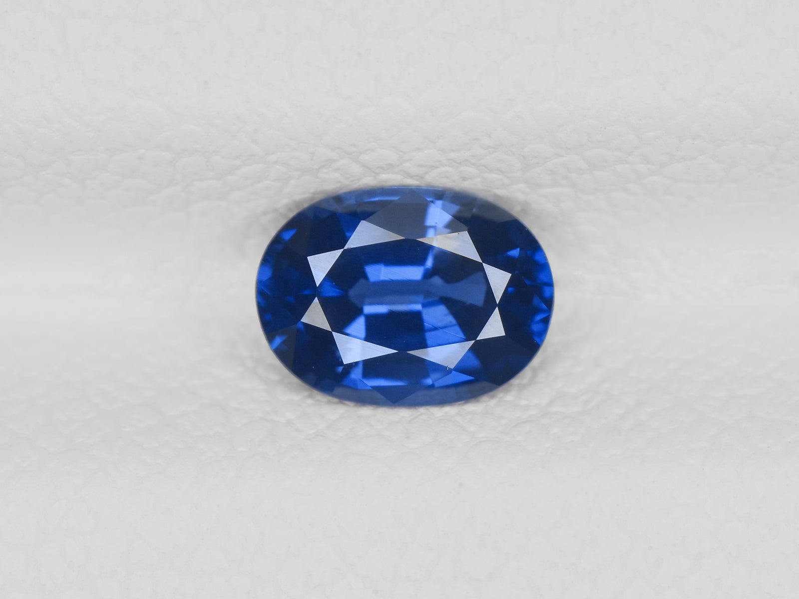 8801040-oval-rich-velvety-cornflower-blue-igi-nigeria-natural-blue-sapphire-0.65-ct