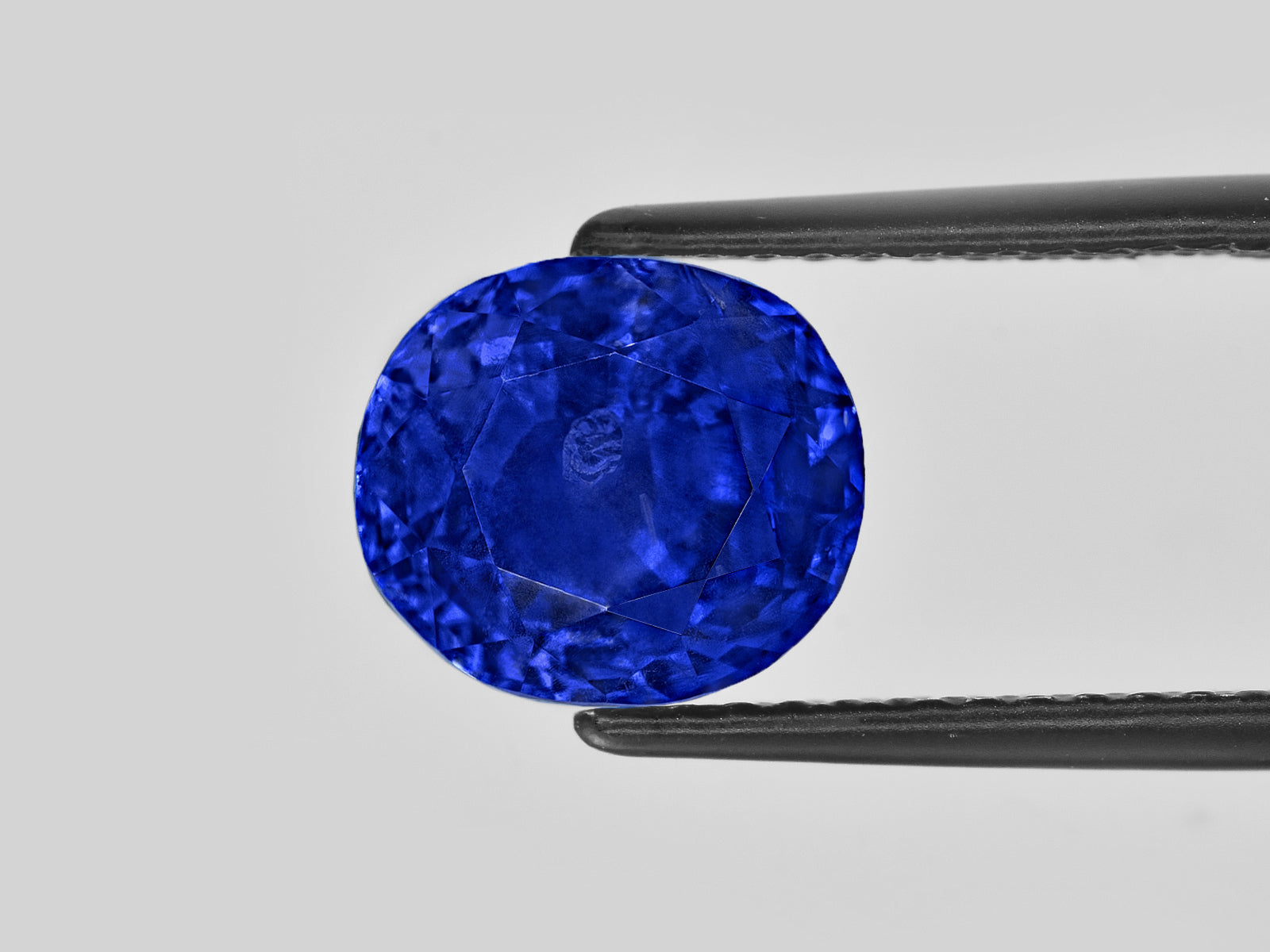8801969-oval-fiery-rich-royal-blue-ssef-gubelin-agl-gia-grs-kashmir-natural-blue-sapphire-5.78-ct