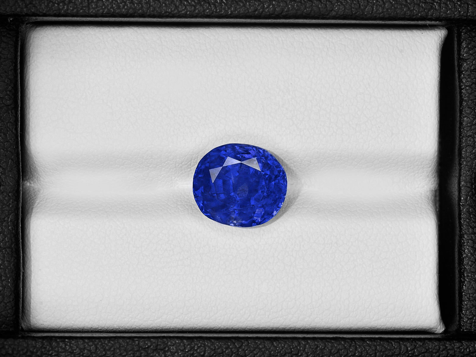 8801969-oval-fiery-rich-royal-blue-ssef-gubelin-agl-gia-grs-kashmir-natural-blue-sapphire-5.78-ct