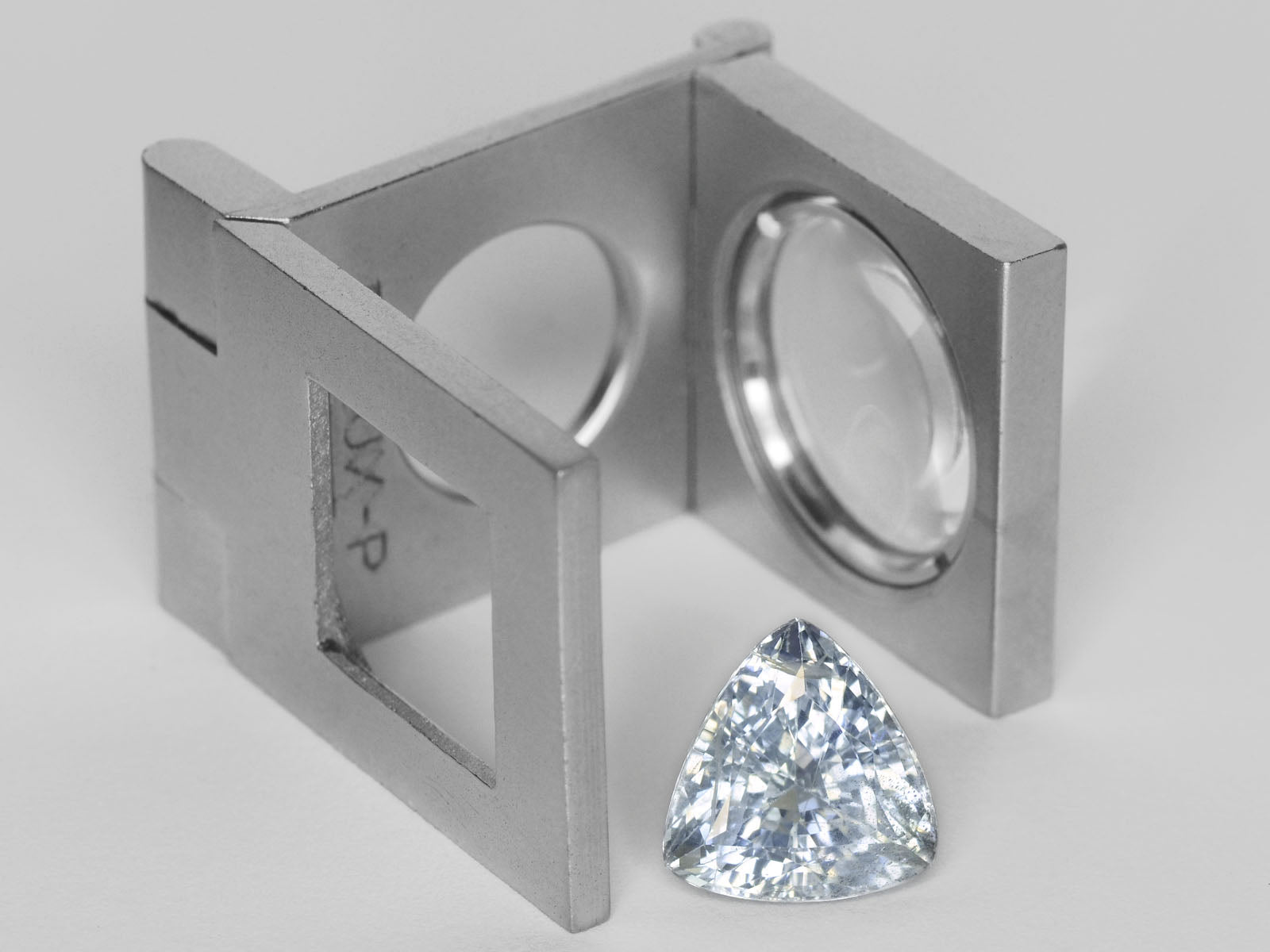 8800229-triangular-lustrous-light-blue-igi-sri-lanka-natural-blue-sapphire-6.41-ct