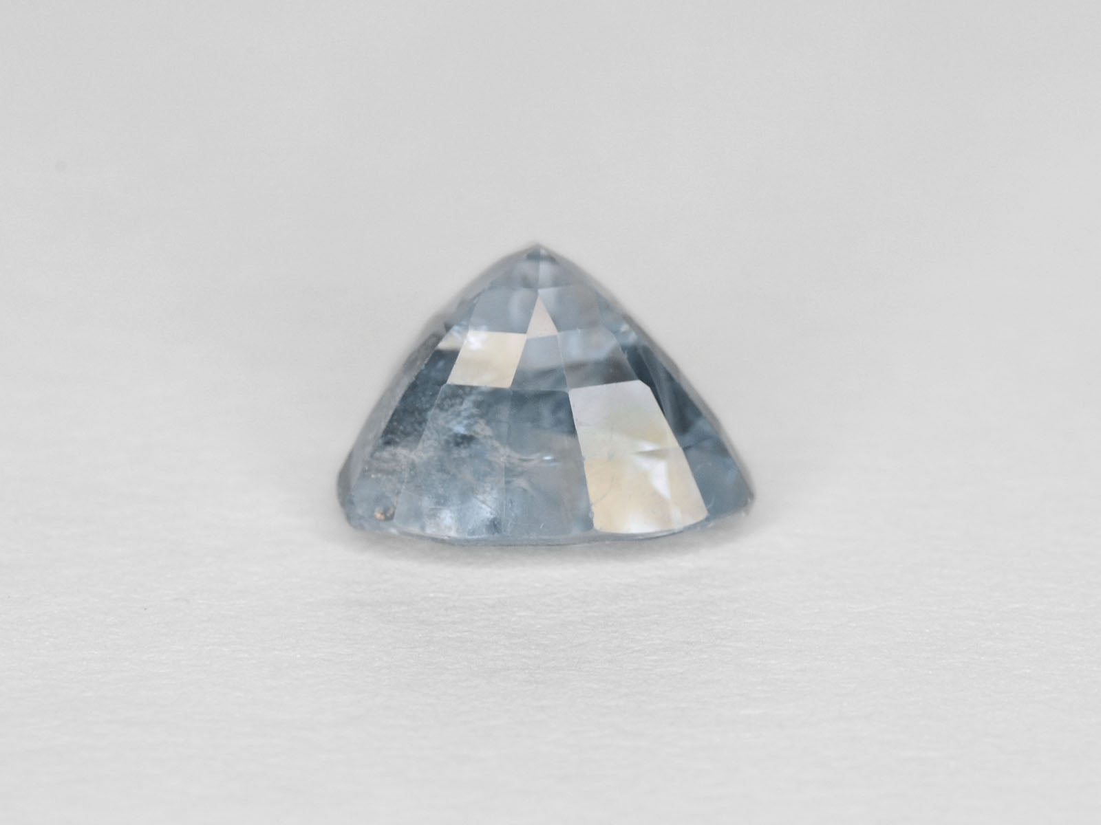 8800229-triangular-lustrous-light-blue-igi-sri-lanka-natural-blue-sapphire-6.41-ct