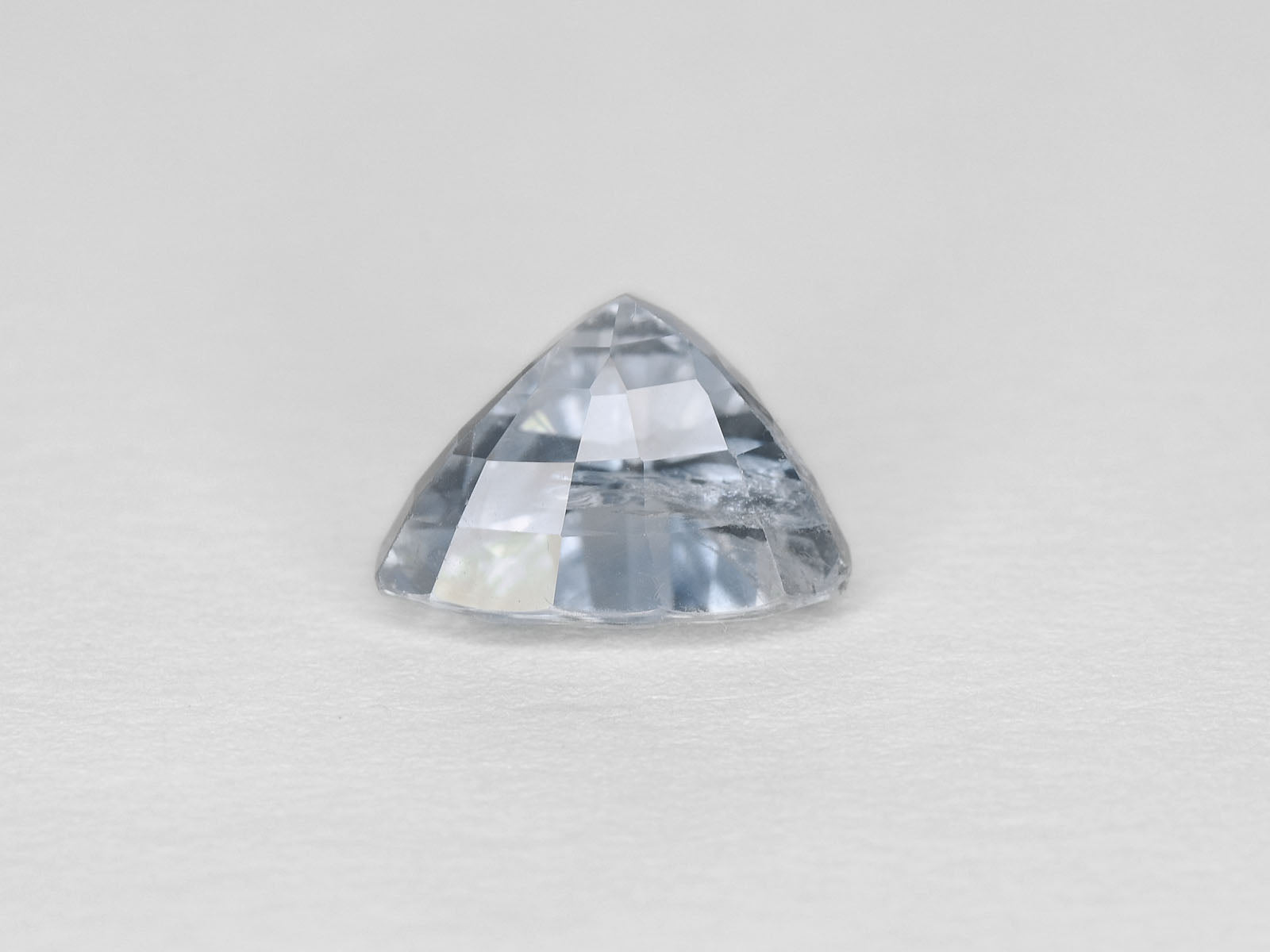 8800229-triangular-lustrous-light-blue-igi-sri-lanka-natural-blue-sapphire-6.41-ct