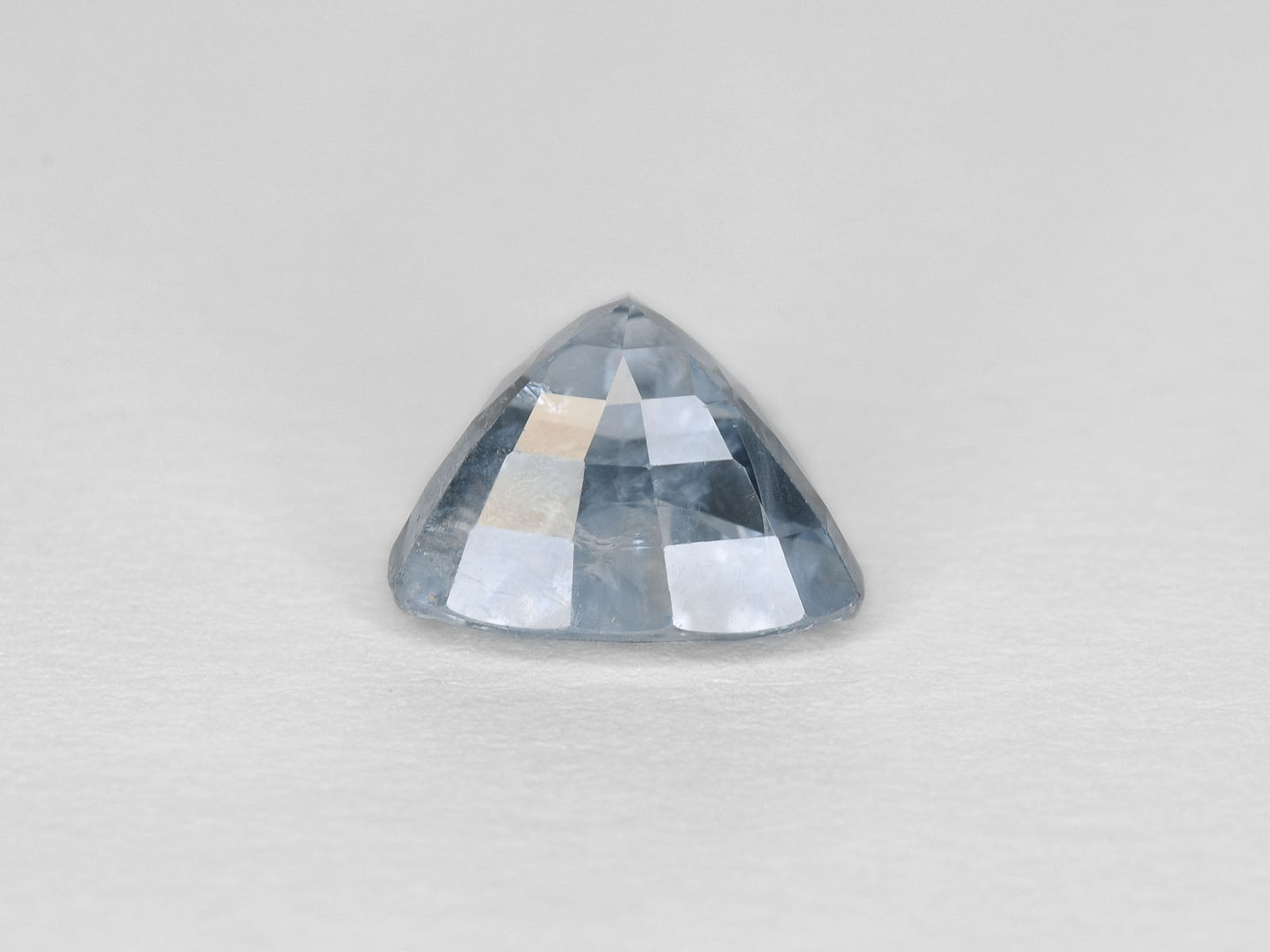 8800229-triangular-lustrous-light-blue-igi-sri-lanka-natural-blue-sapphire-6.41-ct
