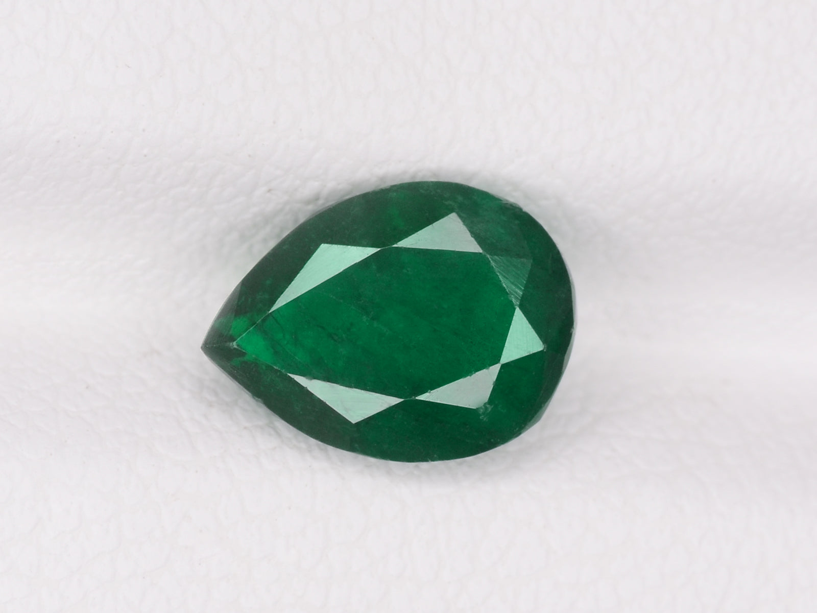 8800400-pear-deep-green-brazil-natural-emerald-1.61-ct
