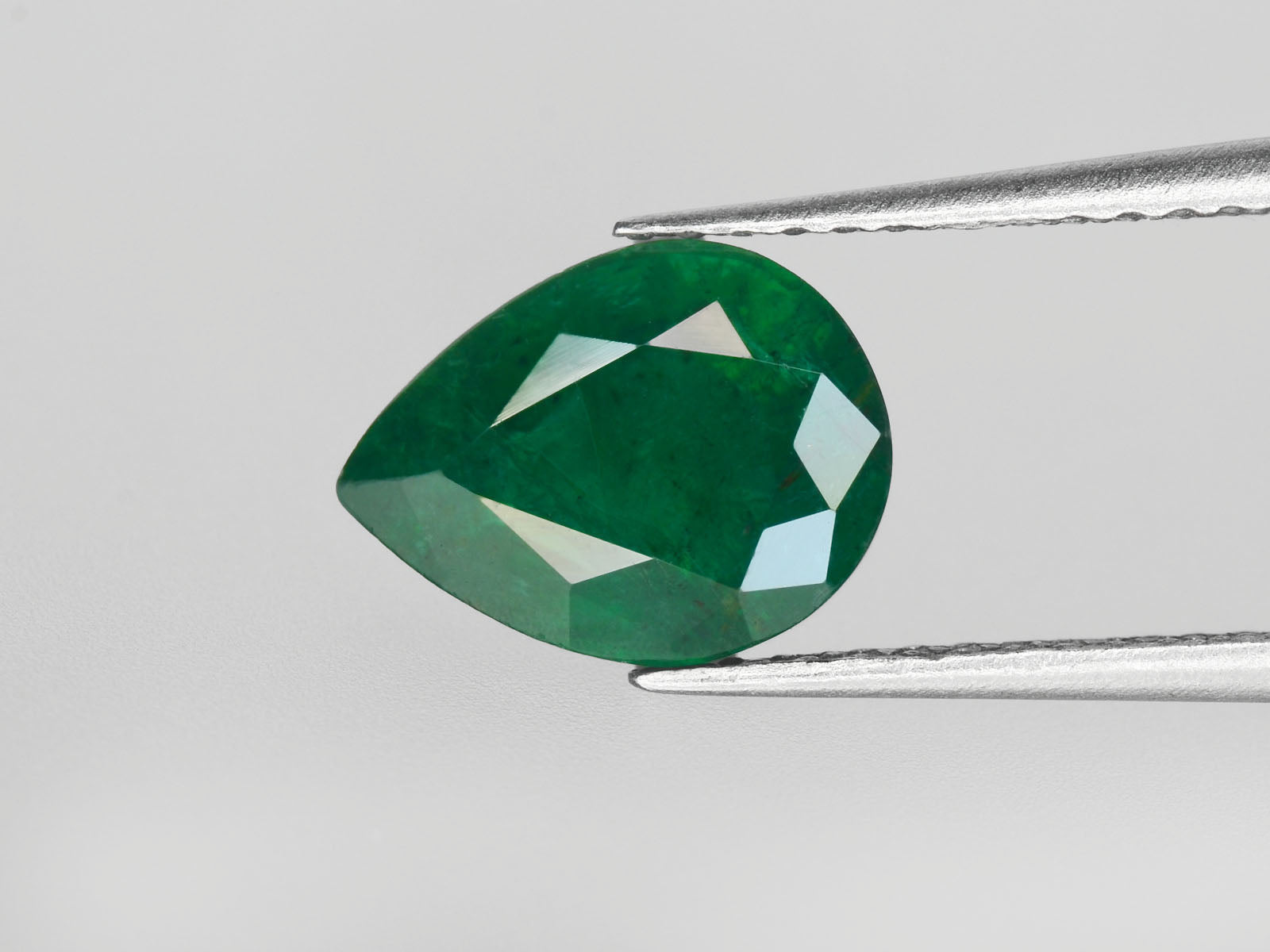 8800401-pear-deep-green-brazil-natural-emerald-1.46-ct