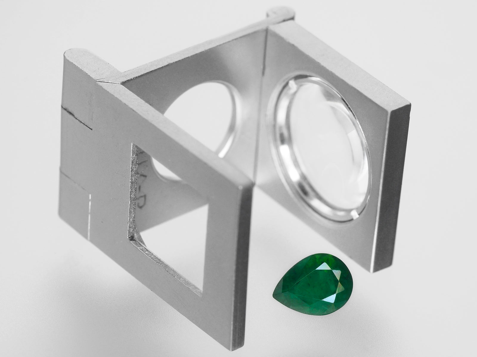 8800401-pear-deep-green-brazil-natural-emerald-1.46-ct