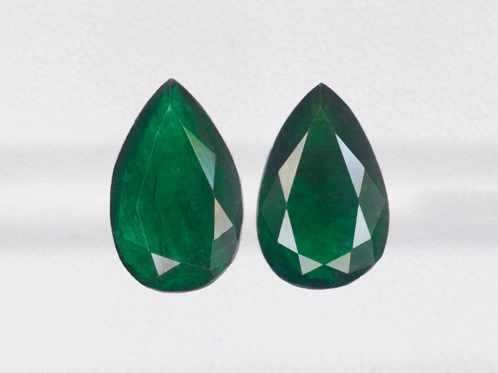 8800410-pear-deep-green-brazil-natural-emerald-5.81-ct