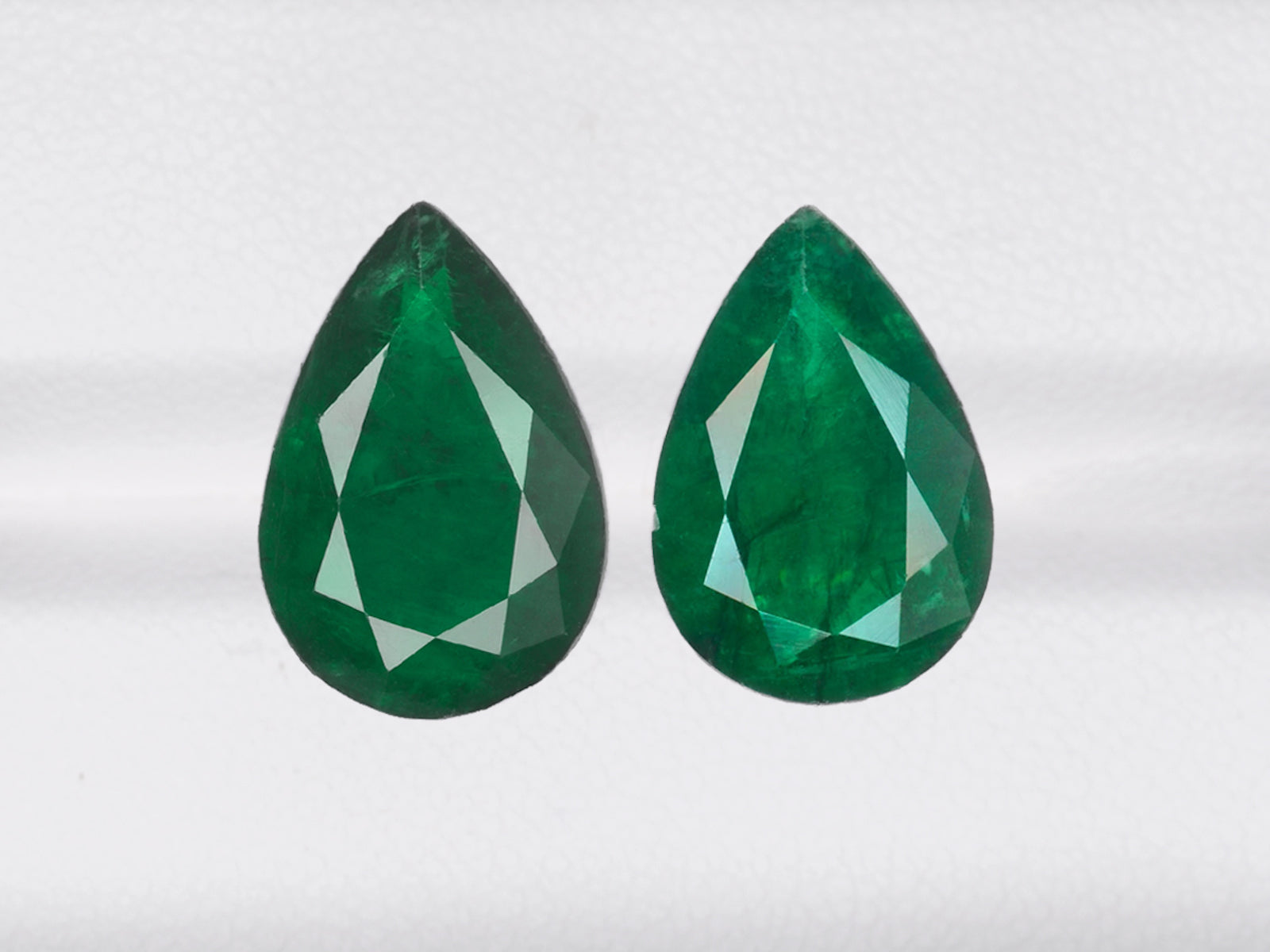 8800413-pear-royal-green-brazil-natural-emerald-5.15-ct