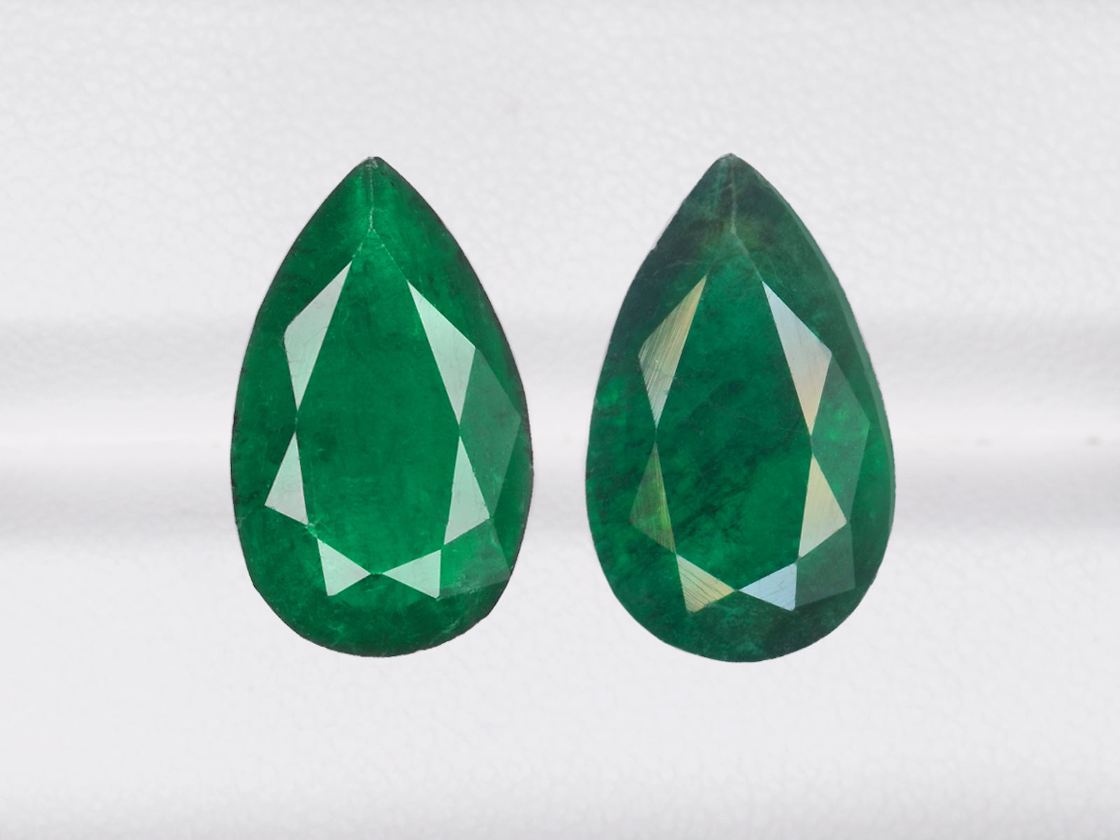 8800416-pear-deep-green-brazil-natural-emerald-4.86-ct