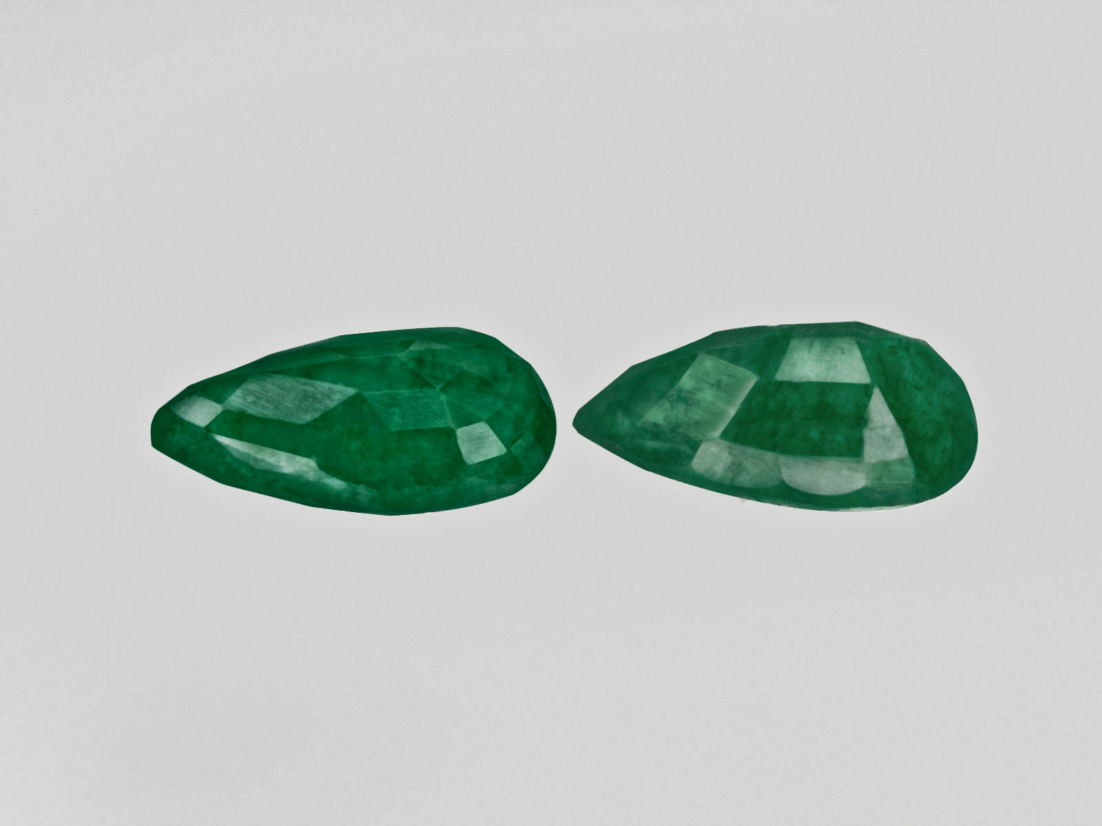 8800416-pear-deep-green-brazil-natural-emerald-4.86-ct