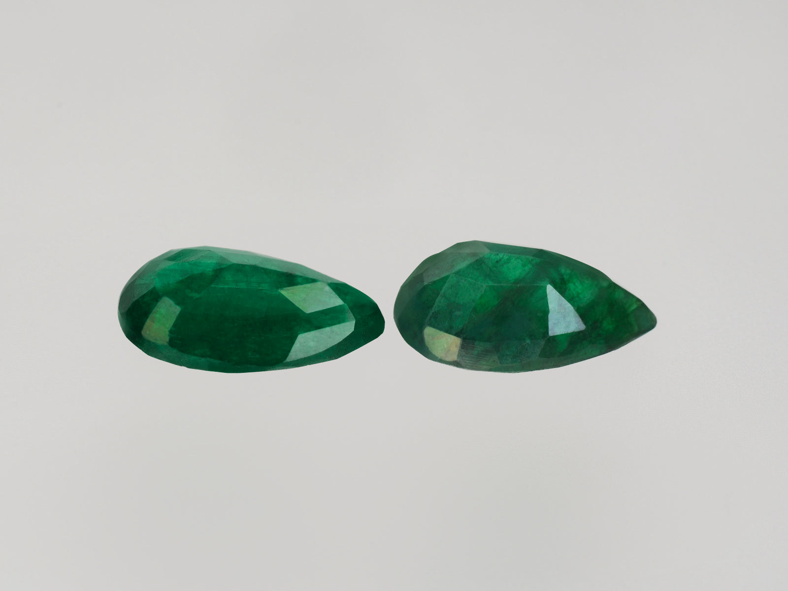 8800416-pear-deep-green-brazil-natural-emerald-4.86-ct