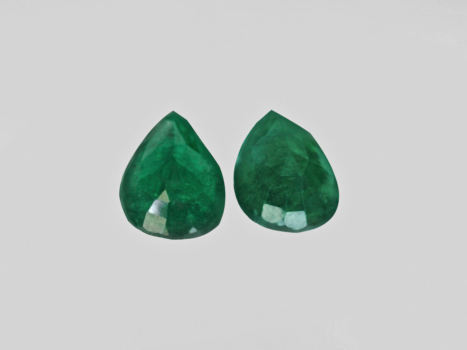 8800416-pear-deep-green-brazil-natural-emerald-4.86-ct