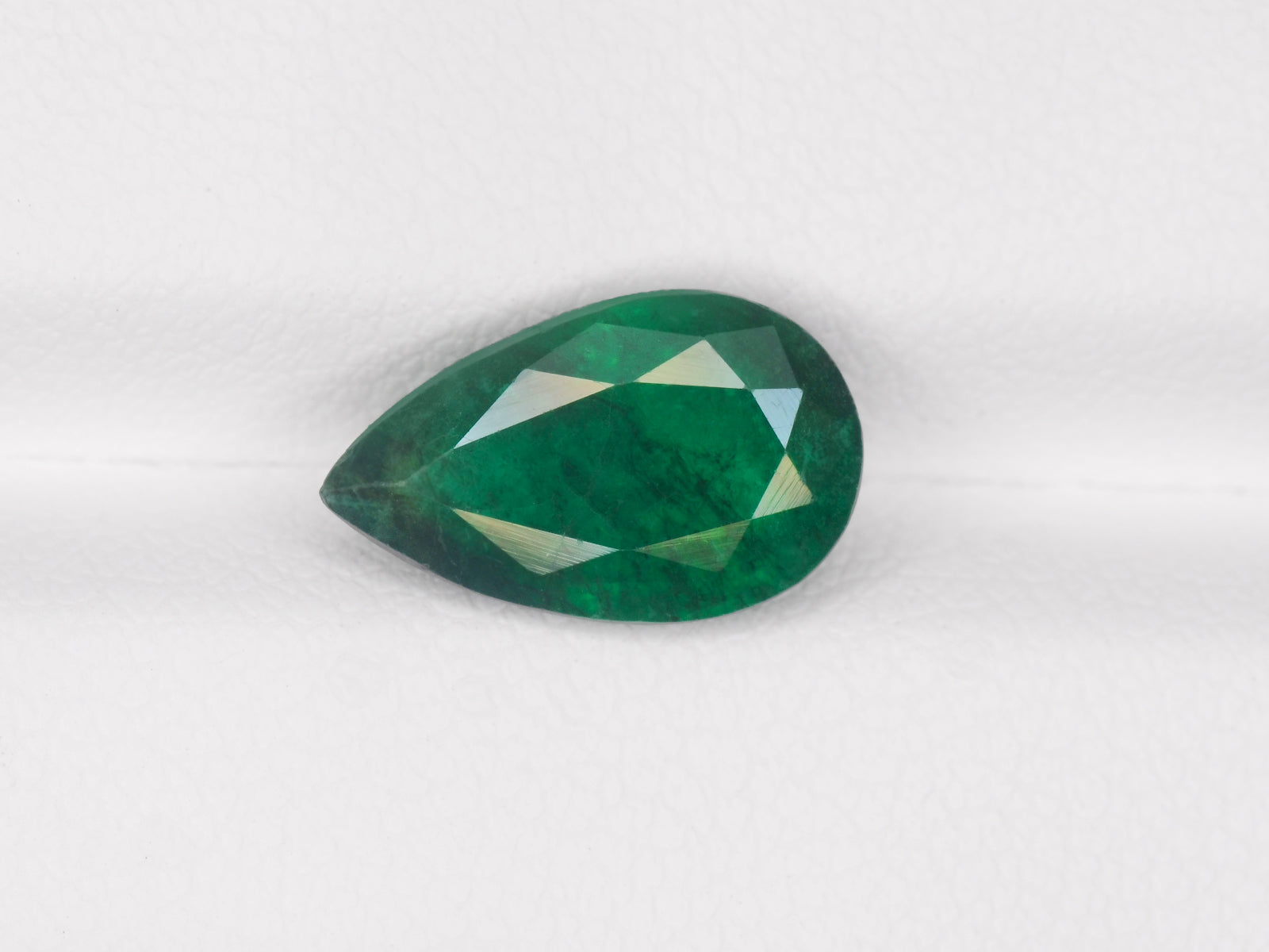 8800415-pear-deep-green-brazil-natural-emerald-2.60-ct