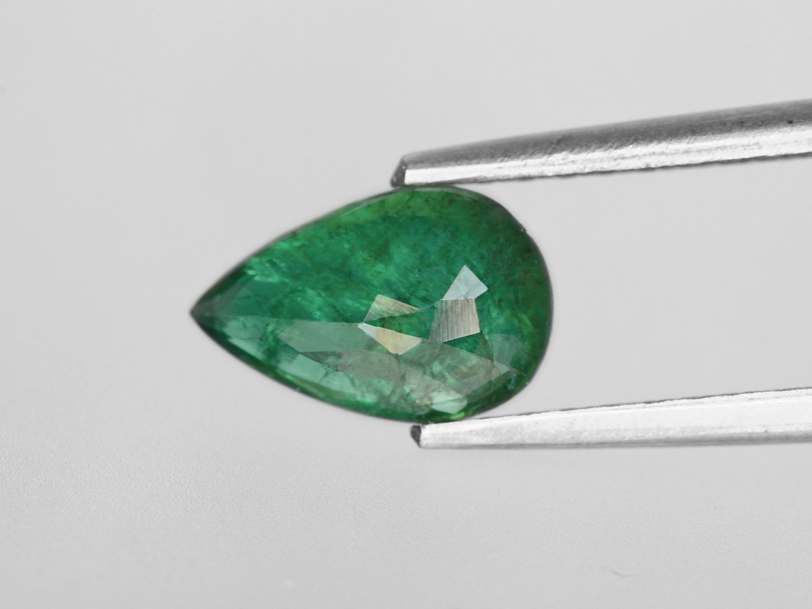 8800417-pear-leaf-green-brazil-natural-emerald-1.32-ct
