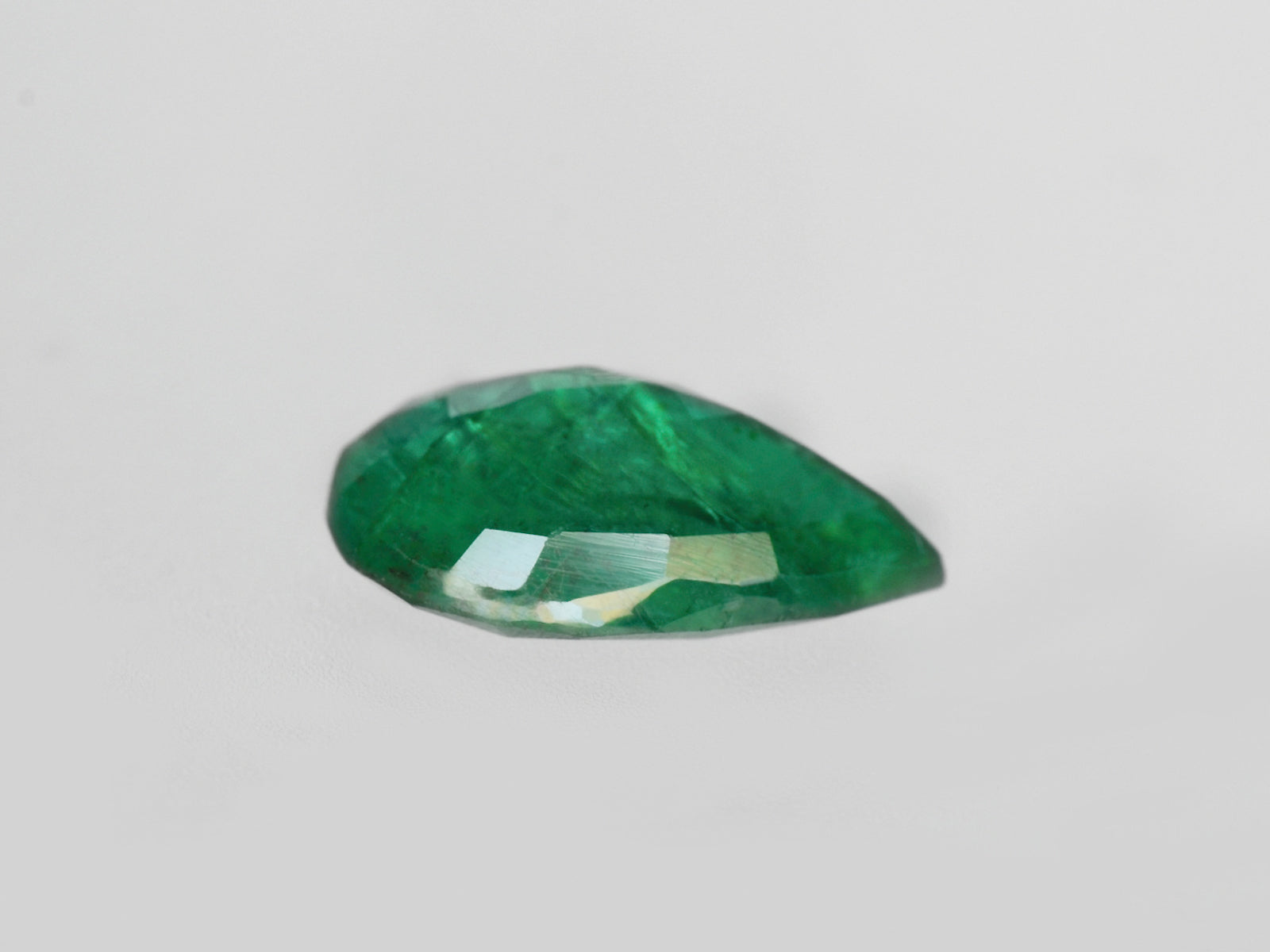 8800417-pear-leaf-green-brazil-natural-emerald-1.32-ct