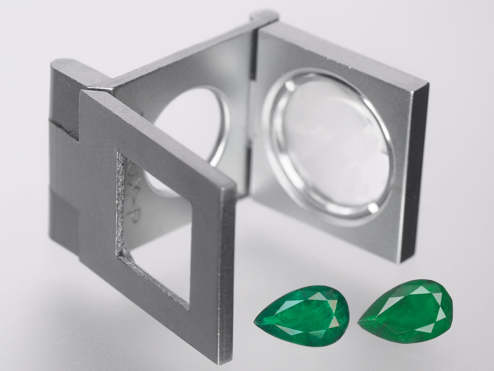 8800419-pear-leaf-green-brazil-natural-emerald-2.88-ct