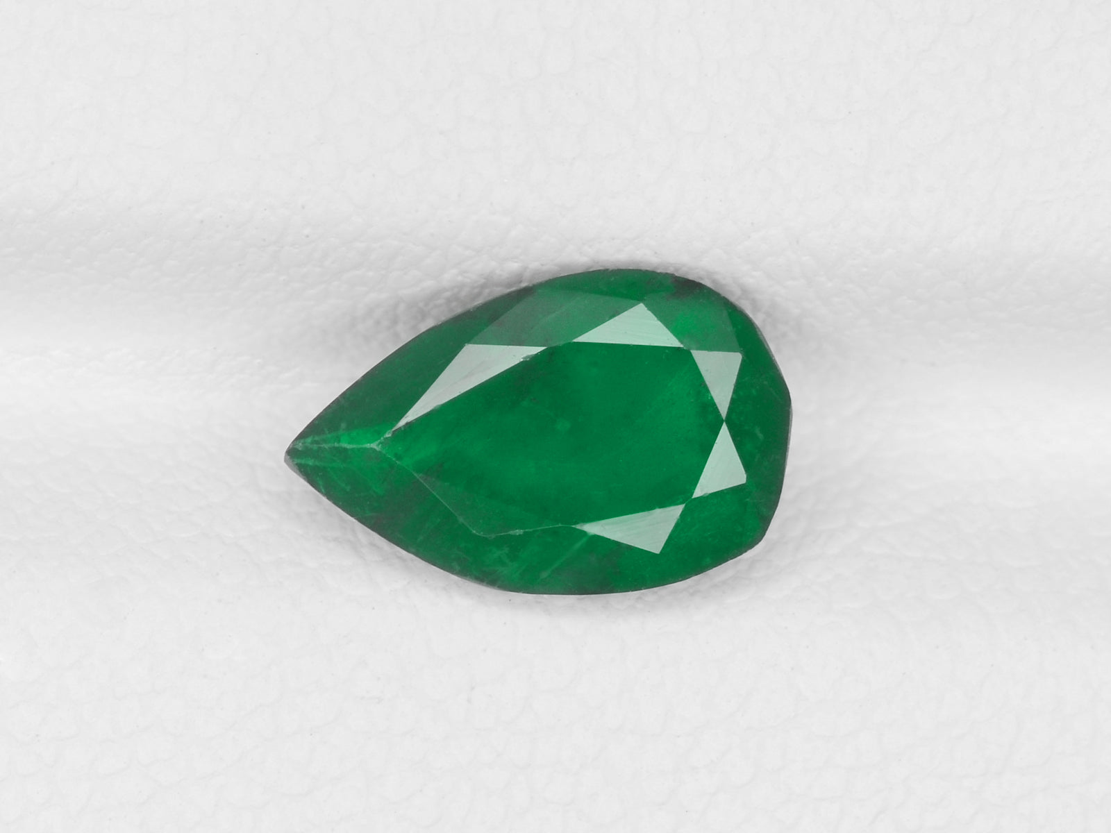 8800418-pear-leaf-green-brazil-natural-emerald-1.56-ct