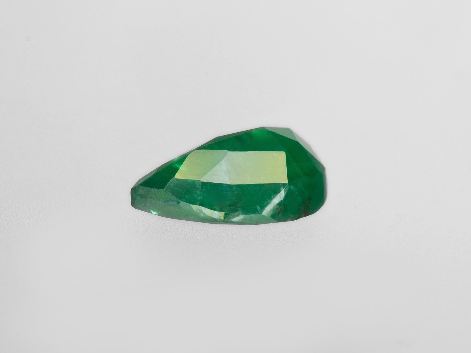 8800418-pear-leaf-green-brazil-natural-emerald-1.56-ct