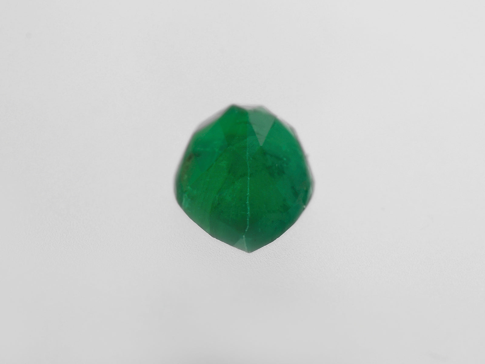 8800418-pear-leaf-green-brazil-natural-emerald-1.56-ct