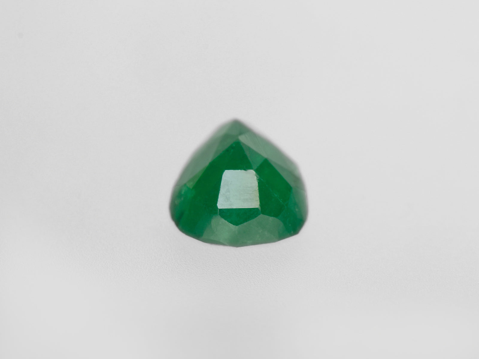 8800418-pear-leaf-green-brazil-natural-emerald-1.56-ct