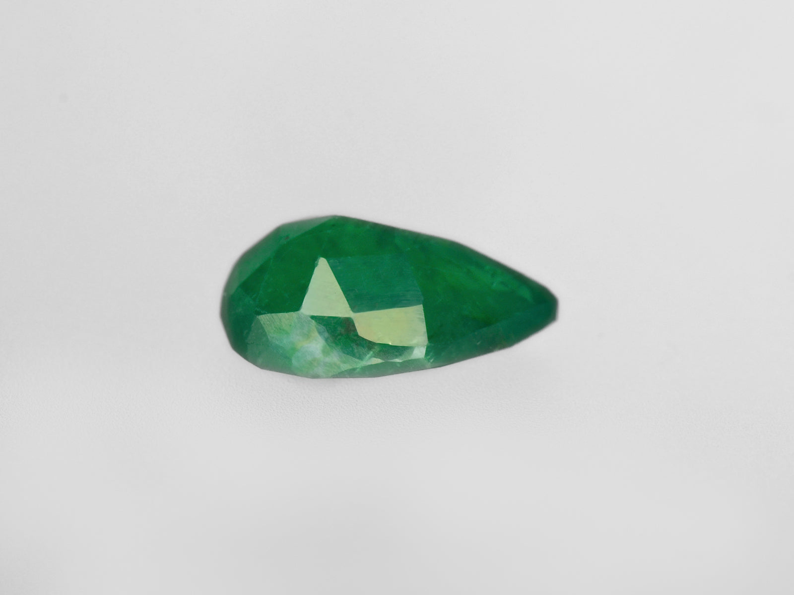 8800418-pear-leaf-green-brazil-natural-emerald-1.56-ct