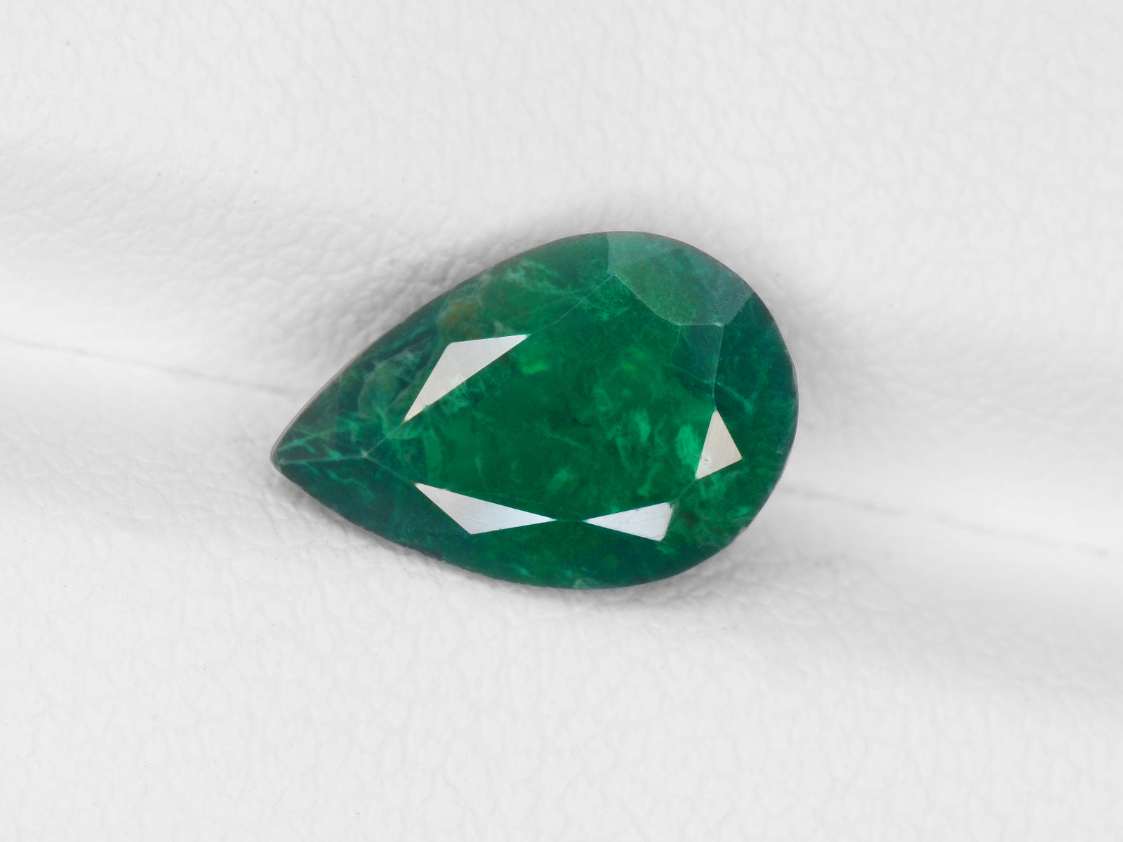 8800420-pear-deep-green-brazil-natural-emerald-2.06-ct