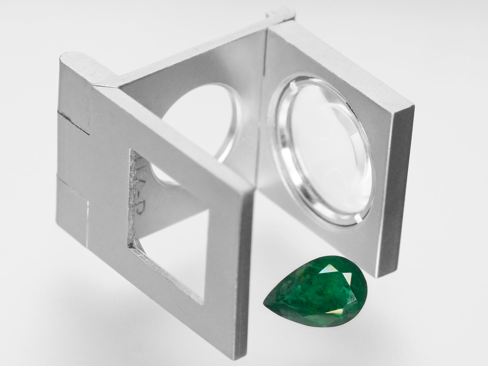 8800420-pear-deep-green-brazil-natural-emerald-2.06-ct