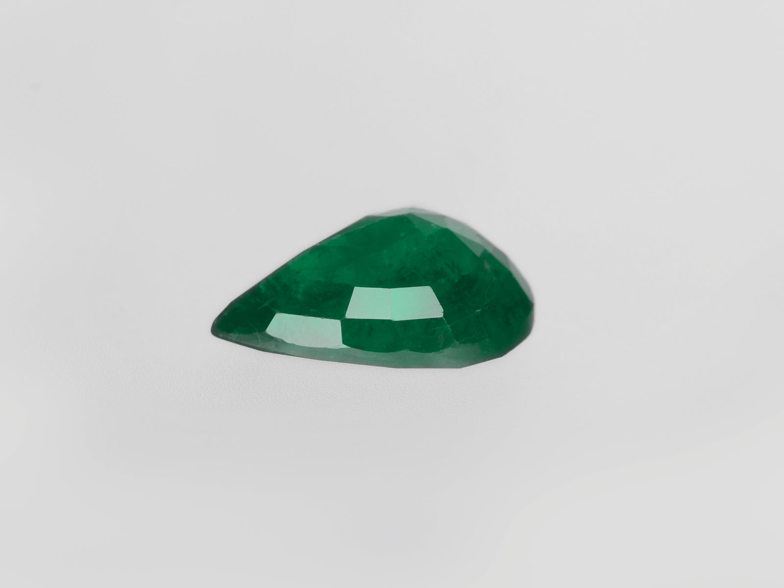 8800420-pear-deep-green-brazil-natural-emerald-2.06-ct