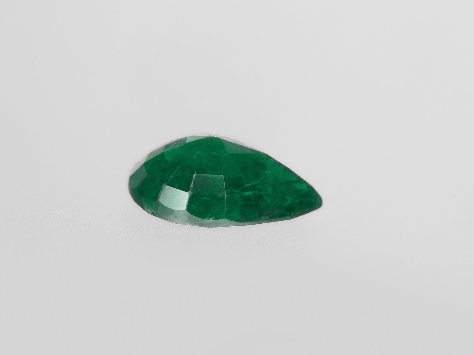 8800420-pear-deep-green-brazil-natural-emerald-2.06-ct