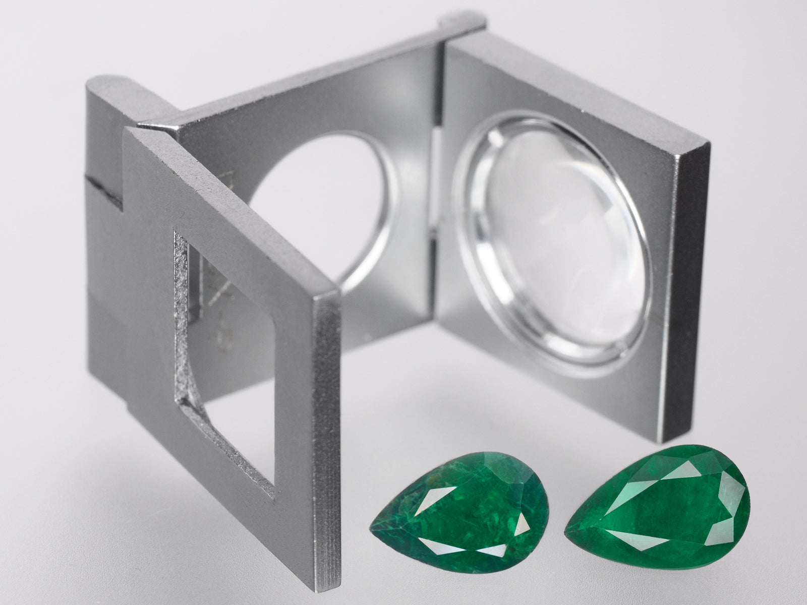 8800422-pear-deep-green-brazil-natural-emerald-4.52-ct