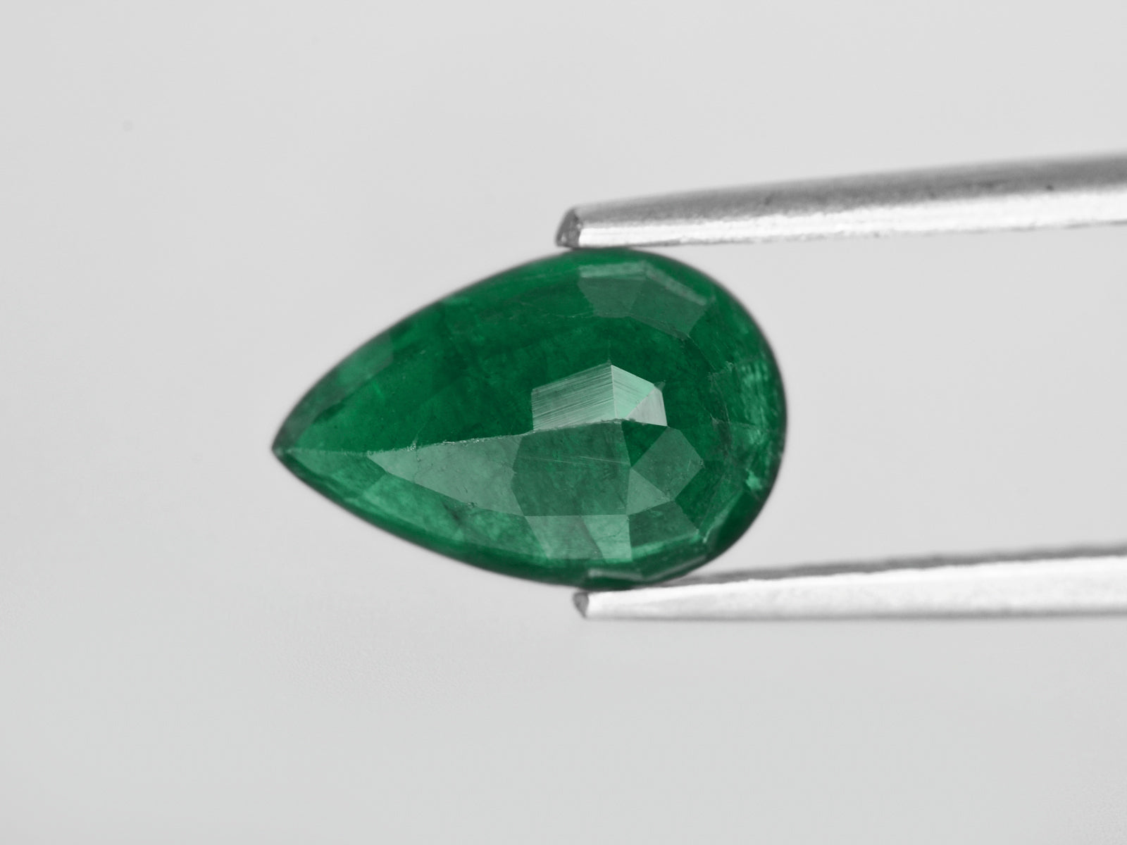 8800421-pear-deep-green-brazil-natural-emerald-2.46-ct