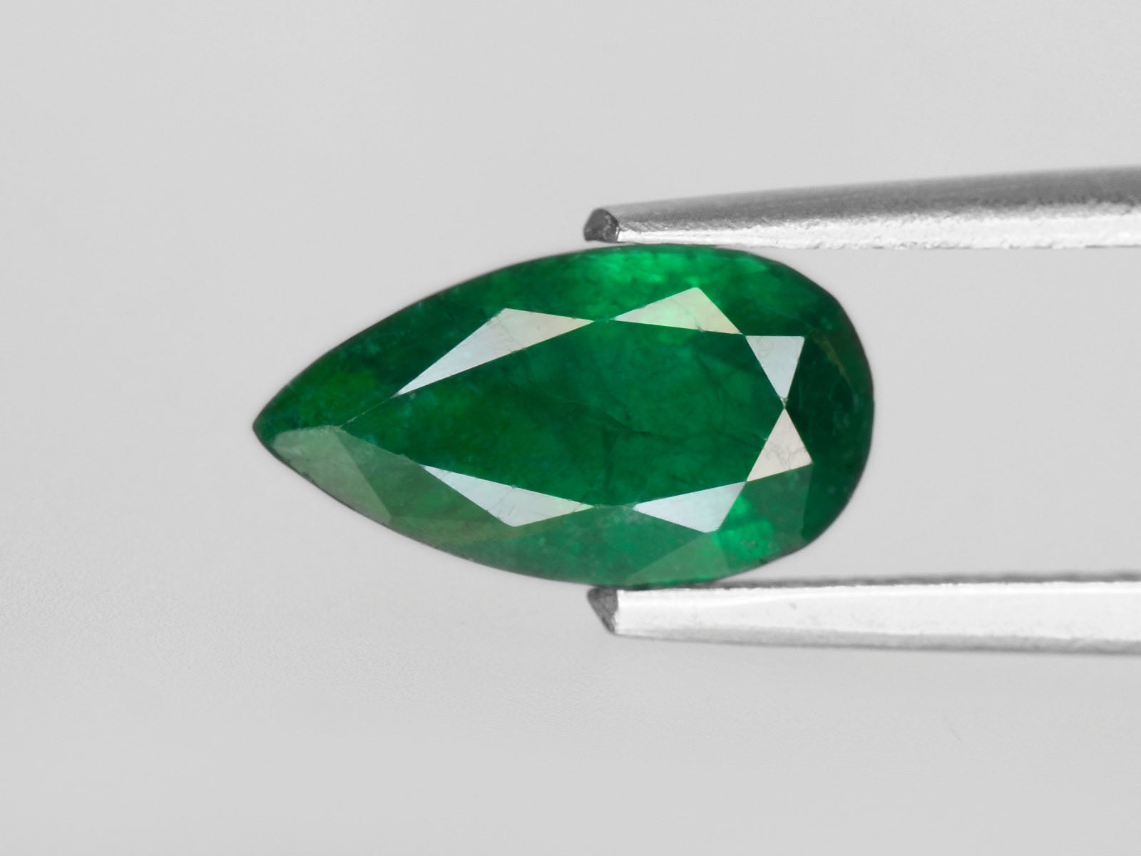 8800424-pear-royal-green-brazil-natural-emerald-1.69-ct