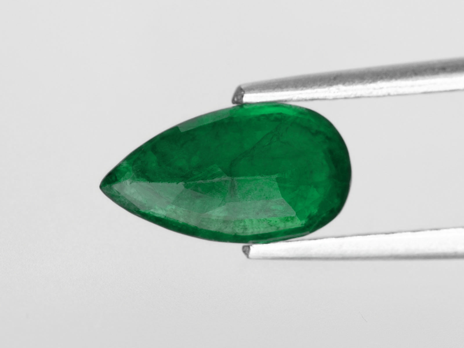 8800424-pear-royal-green-brazil-natural-emerald-1.69-ct