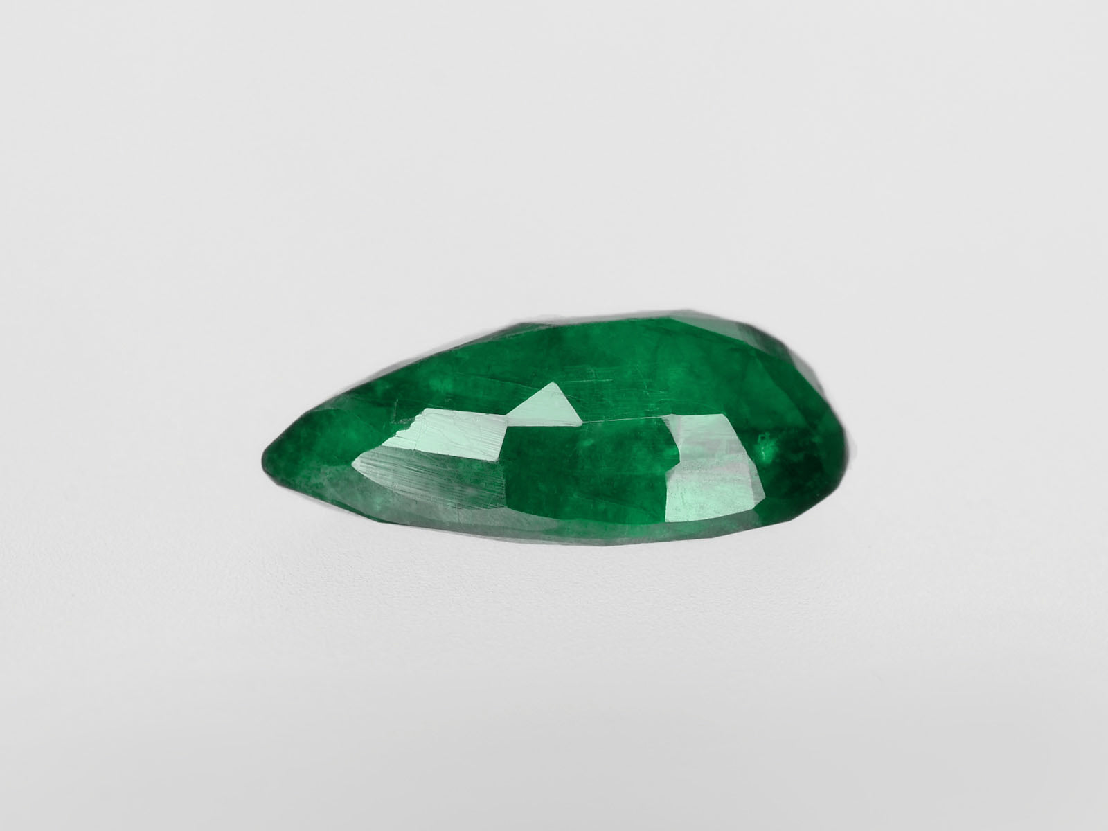 8800424-pear-royal-green-brazil-natural-emerald-1.69-ct