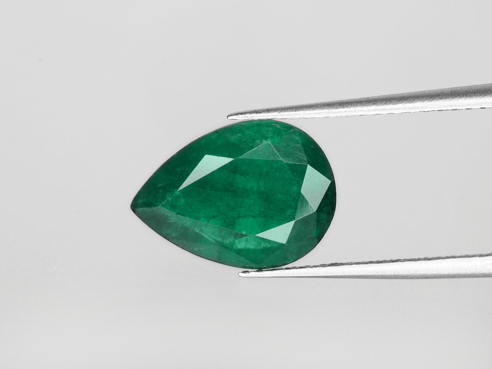 8800426-pear-deep-green-brazil-natural-emerald-2.50-ct