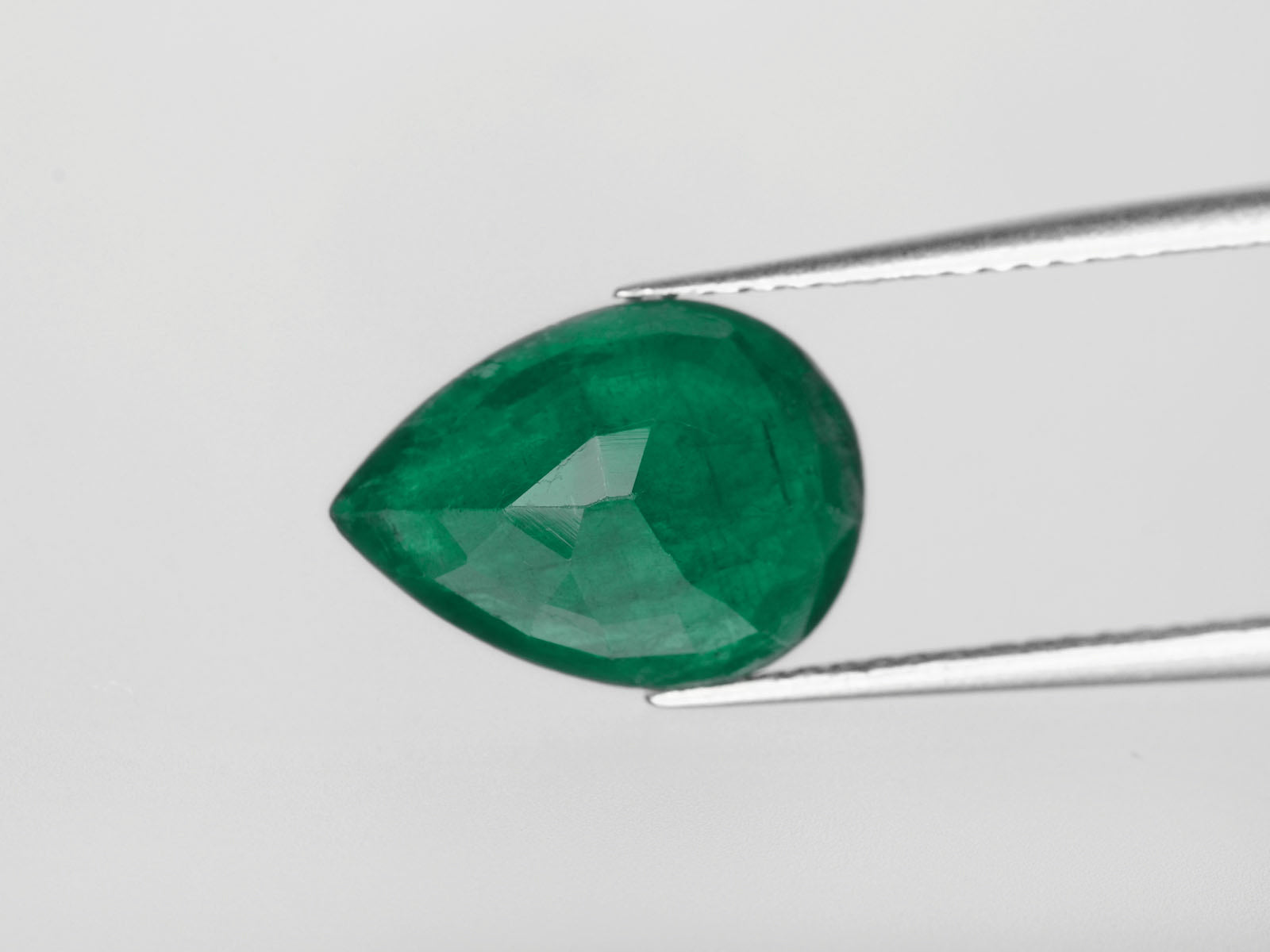 8800426-pear-deep-green-brazil-natural-emerald-2.50-ct
