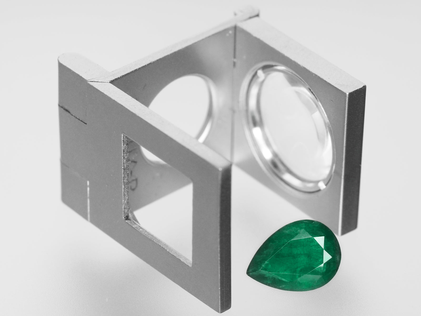 8800426-pear-deep-green-brazil-natural-emerald-2.50-ct