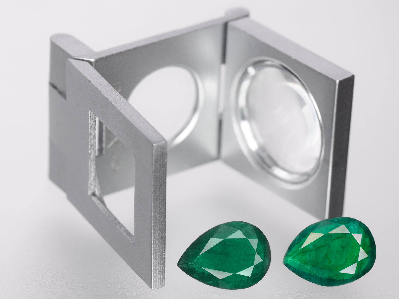 8800428-pear-deep-green-brazil-natural-emerald-5.26-ct