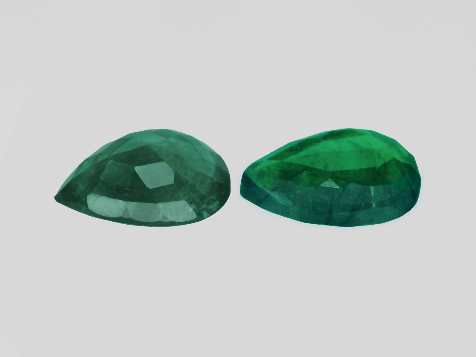 8800428-pear-deep-green-brazil-natural-emerald-5.26-ct