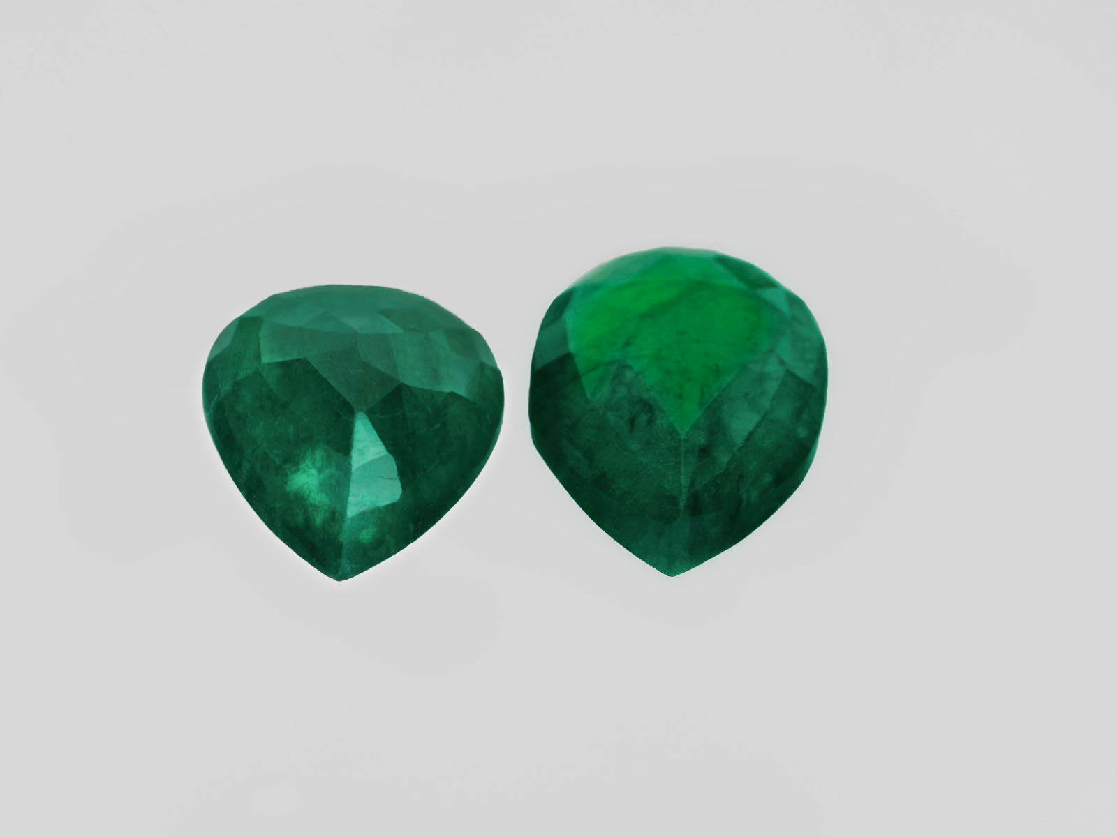 8800428-pear-deep-green-brazil-natural-emerald-5.26-ct