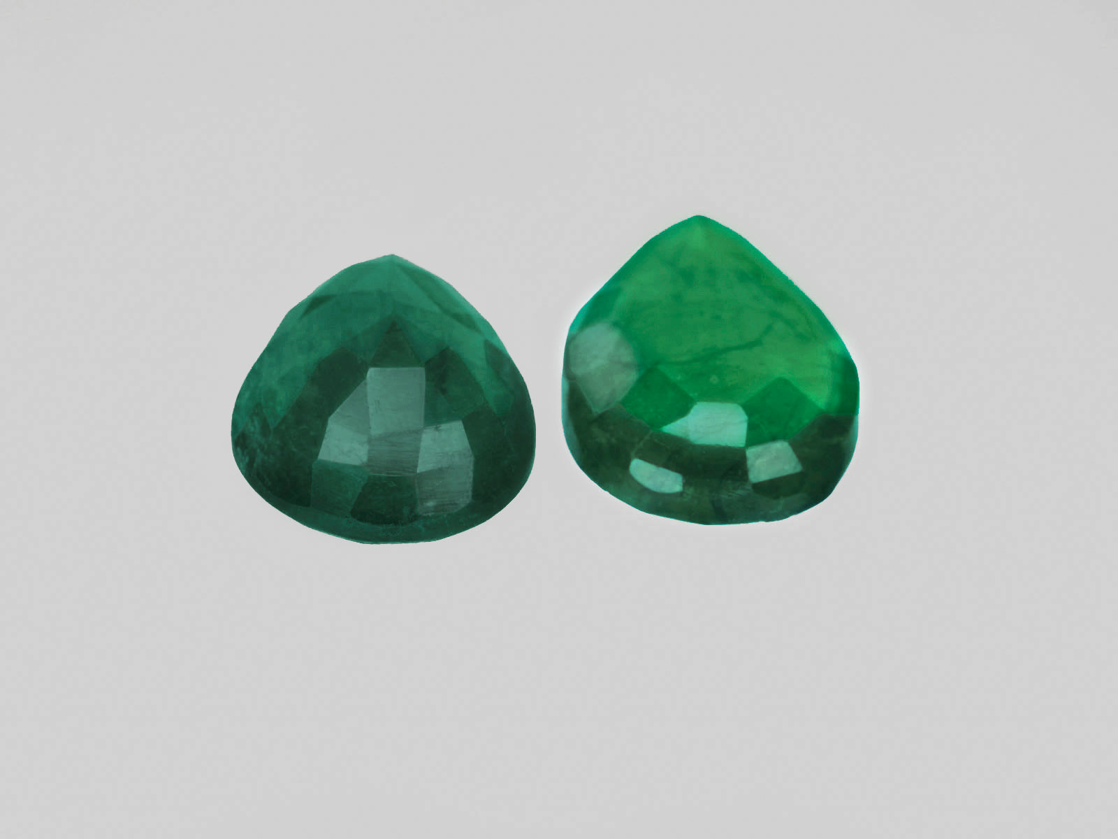 8800428-pear-deep-green-brazil-natural-emerald-5.26-ct