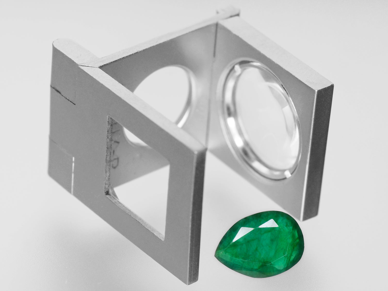 8800427-pear-deep-green-brazil-natural-emerald-2.76-ct