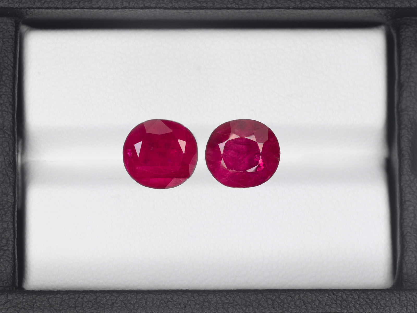 8800431-oval-deep-pinkish-red-igi-burma-natural-ruby-5.83-ct