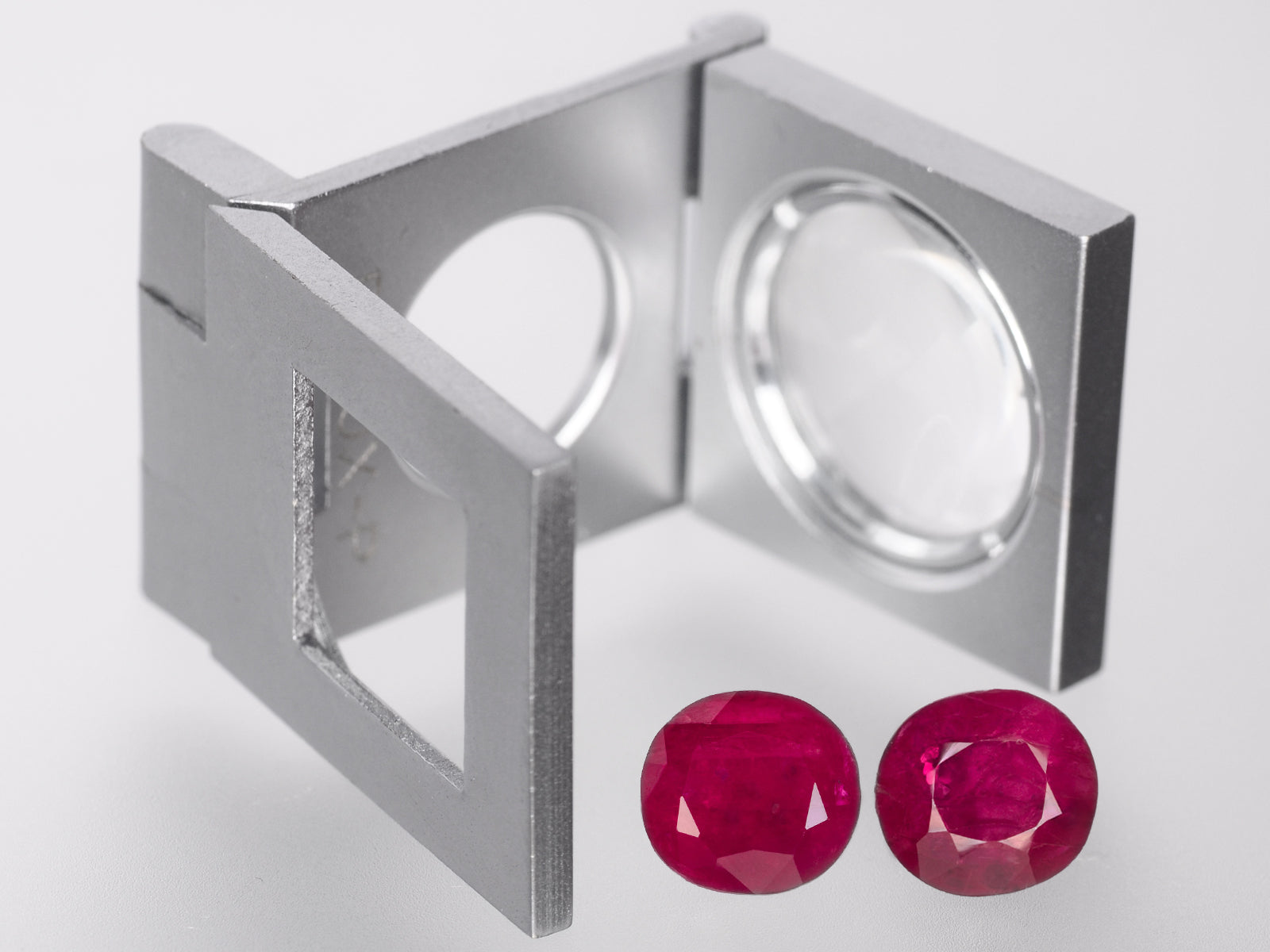 8800431-oval-deep-pinkish-red-igi-burma-natural-ruby-5.83-ct