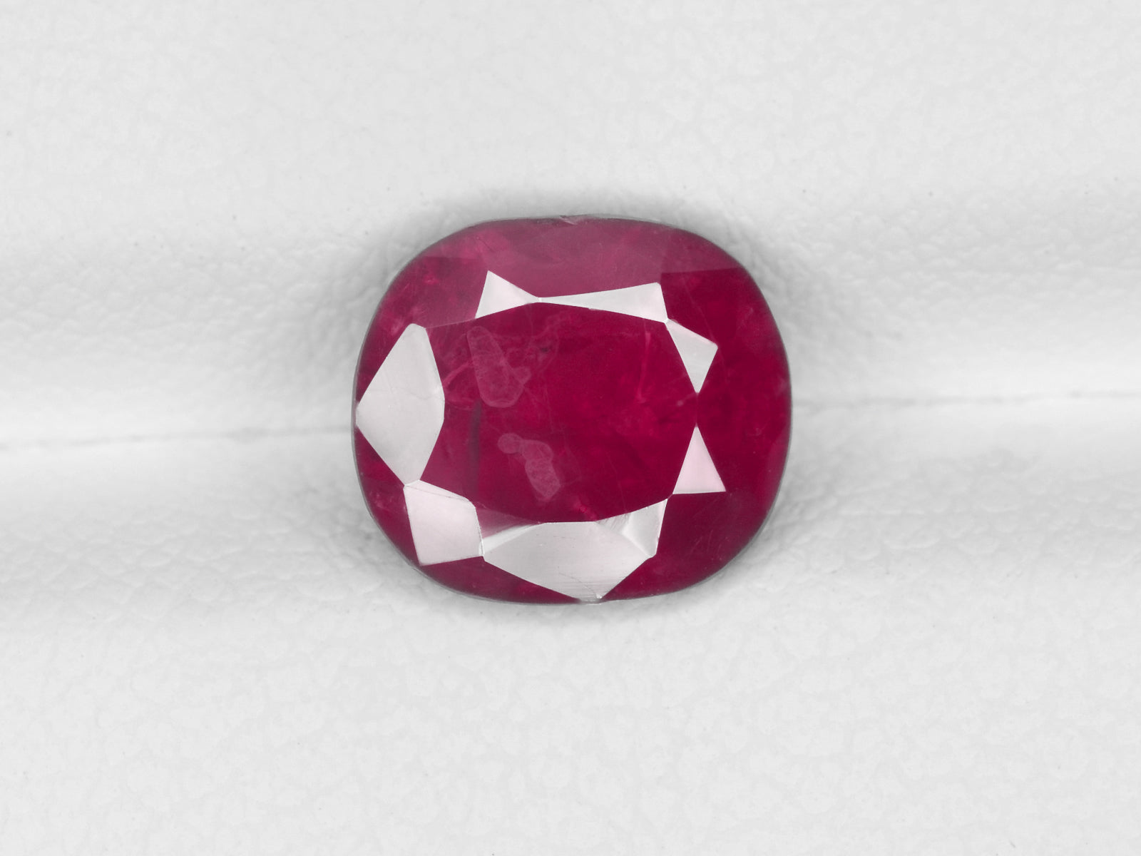 8800432-cushion-deep-pinkish-red-igi-burma-natural-ruby-2.44-ct