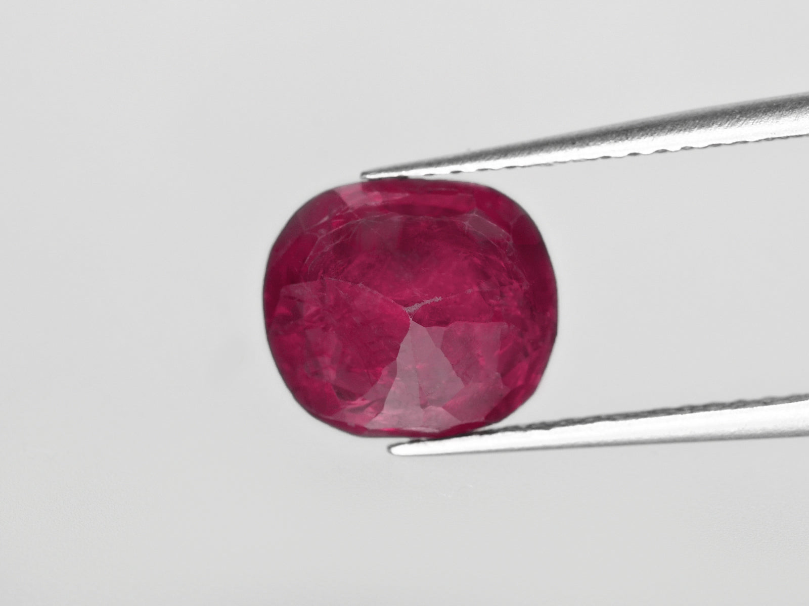 8800432-cushion-deep-pinkish-red-igi-burma-natural-ruby-2.44-ct