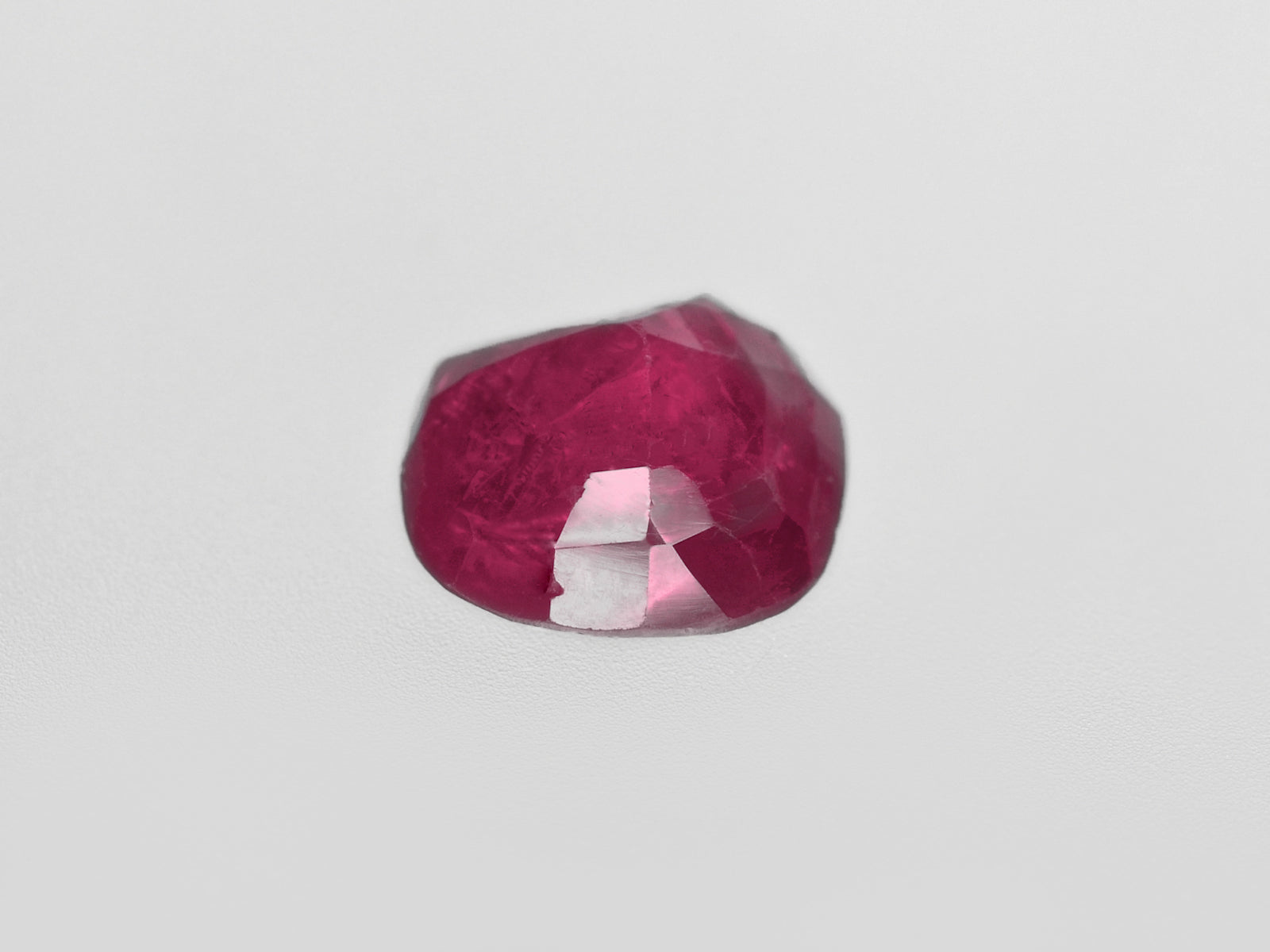 8800432-cushion-deep-pinkish-red-igi-burma-natural-ruby-2.44-ct