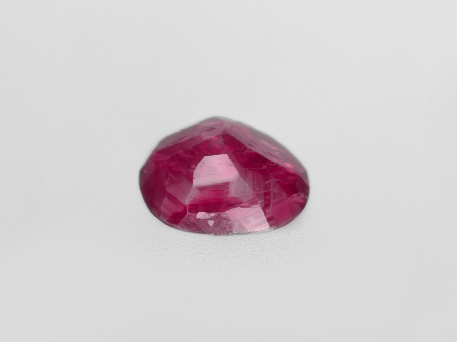 8800432-cushion-deep-pinkish-red-igi-burma-natural-ruby-2.44-ct