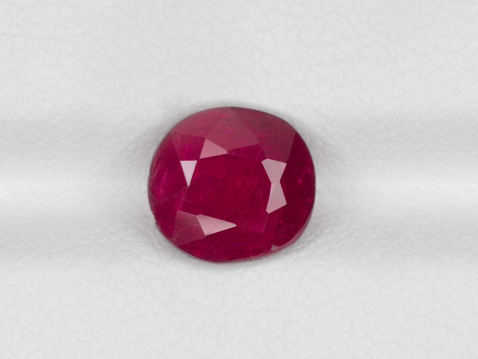 8800433-oval-deep-pinkish-red-igi-burma-natural-ruby-2.12-ct