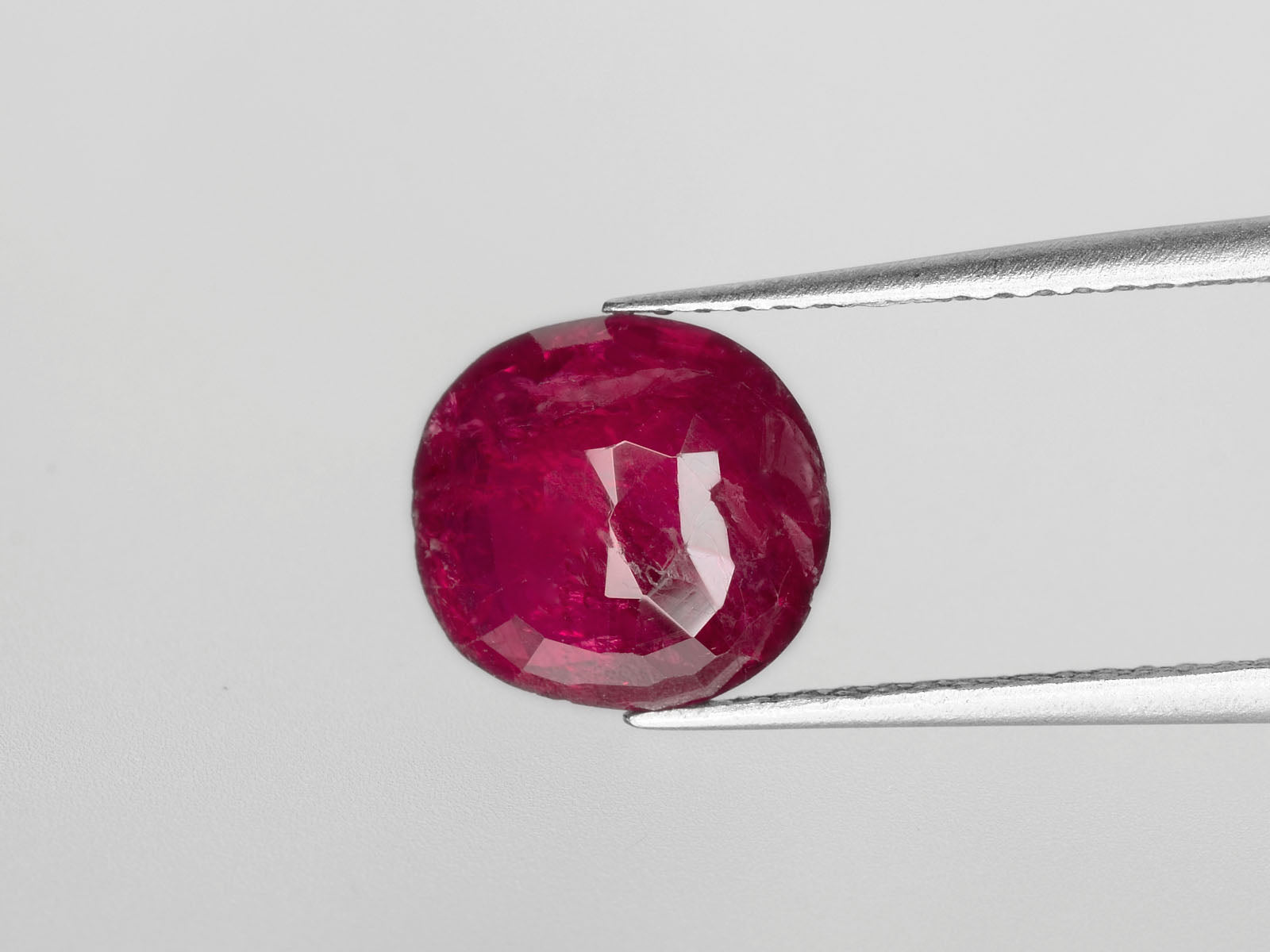 8800433-oval-deep-pinkish-red-igi-burma-natural-ruby-2.12-ct